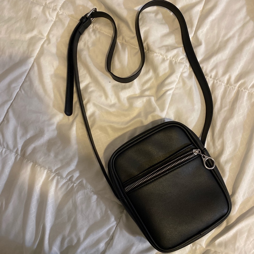 Black shoulder bag